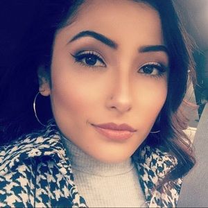 Meet your Posher, Claudia